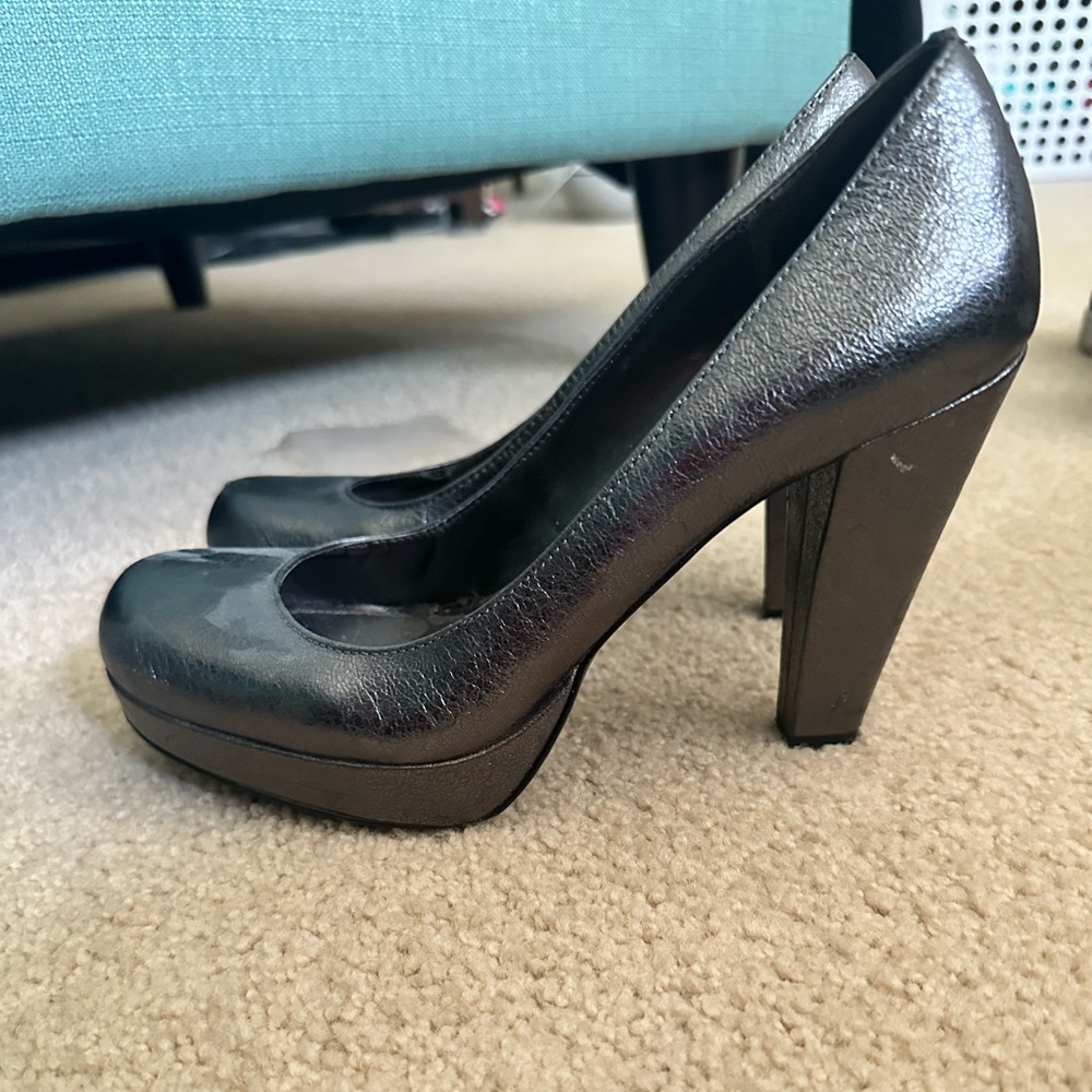 Calvin Klein Scarlet pump